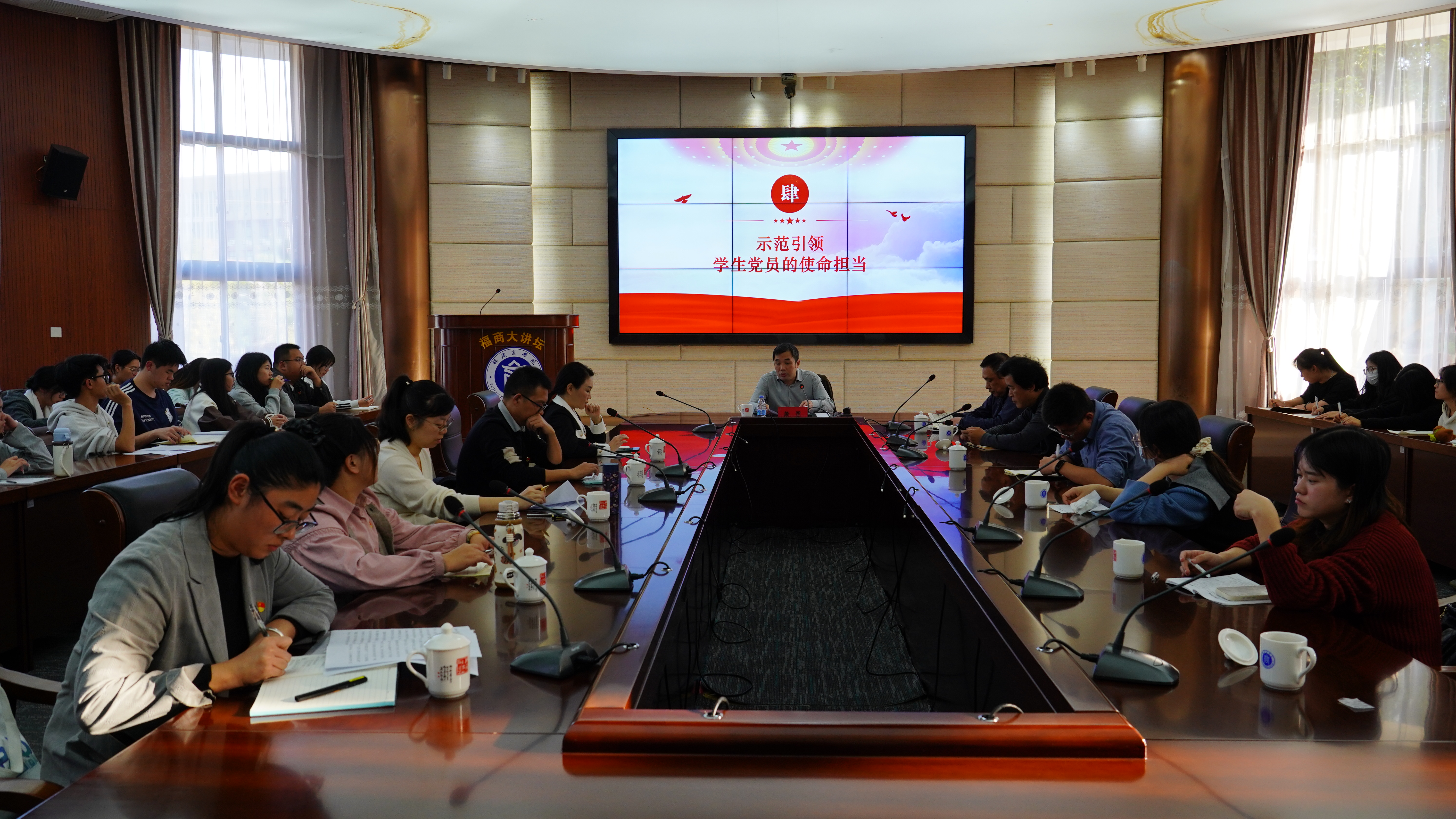 萧校上党课2.JPG